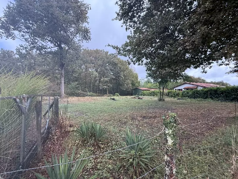 Terrain à bâtir, 710 m² - Roaillan (33210)