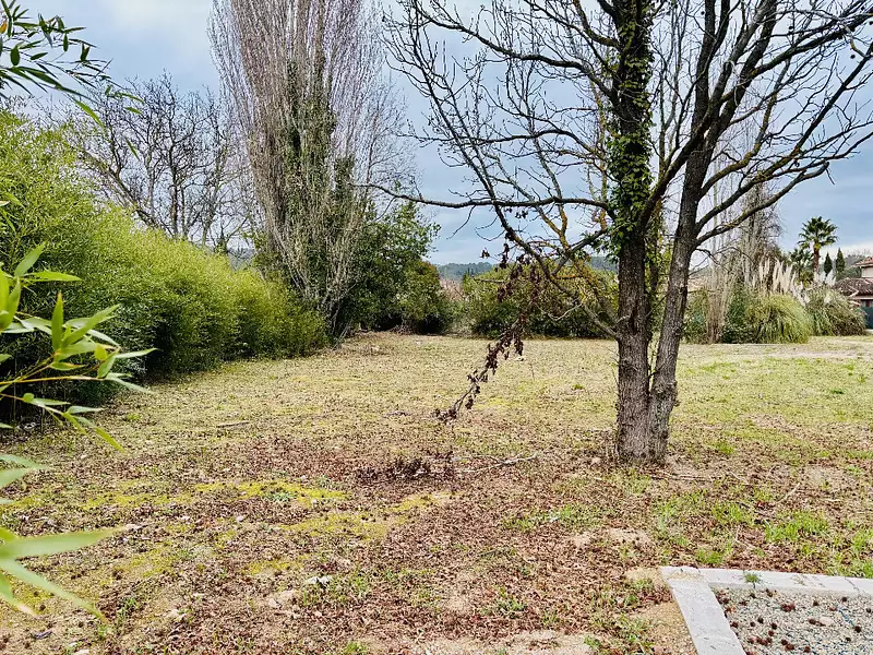Terrain à bâtir, 600 m² - Pignans (83790)