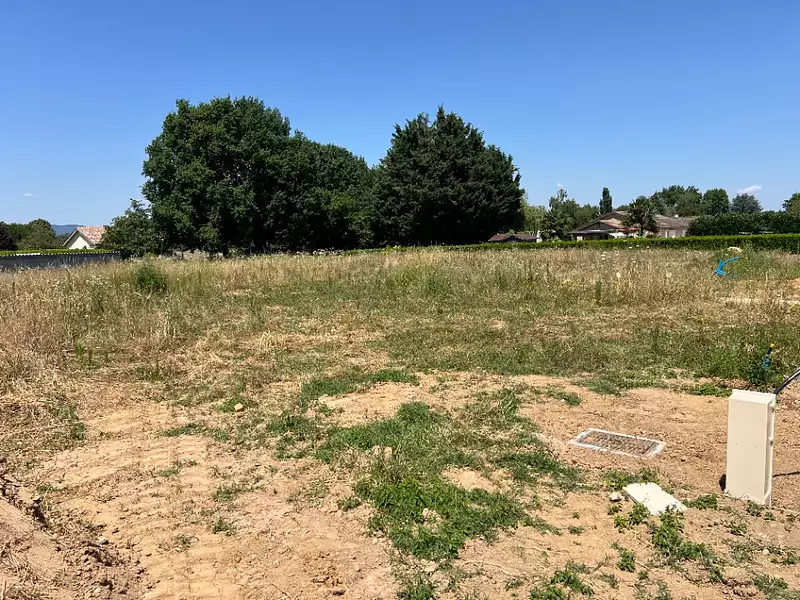Terrain à bâtir, 753 m² - Bey (01290)