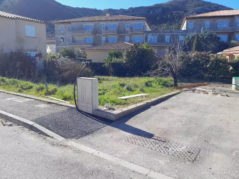 Terrain à bâtir, 215 m² - Saint-Savournin (13119)