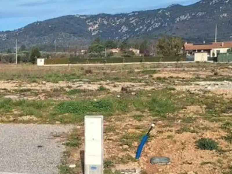 Terrain à bâtir, 635 m² - Volx (04130)