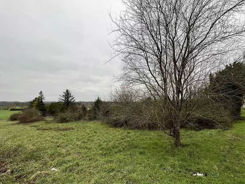 Terrain à bâtir, 936 m² - Montlieu-la-Garde (17210)