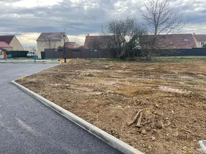 Terrain à bâtir, 351 m² - Chambry (77910)