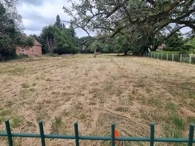Terrain à bâtir, 1 605 m² - Emalleville (27930)