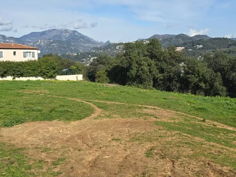 Terrain à bâtir, 811 m² - Carros (06510)