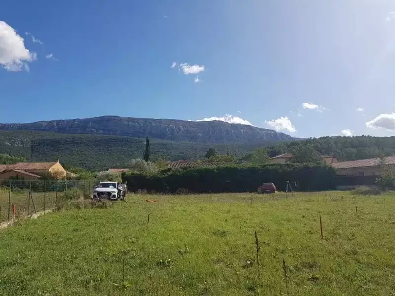 Terrain à bâtir, 798 m² - Nans-les-Pins (83860)