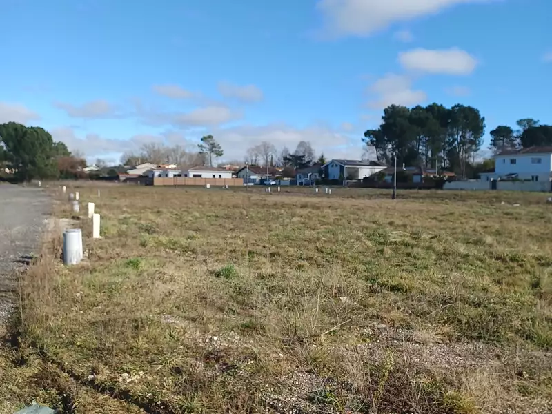 Terrain à bâtir, 355 m² - Saint-André-de-Cubzac (33240)