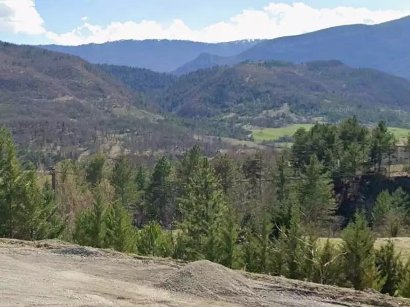 Terrain à bâtir, 1 500 m² - Bevons (04200)