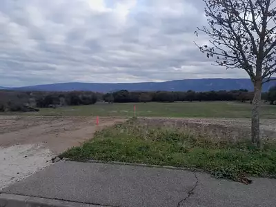 Terrain à bâtir, 705 m²