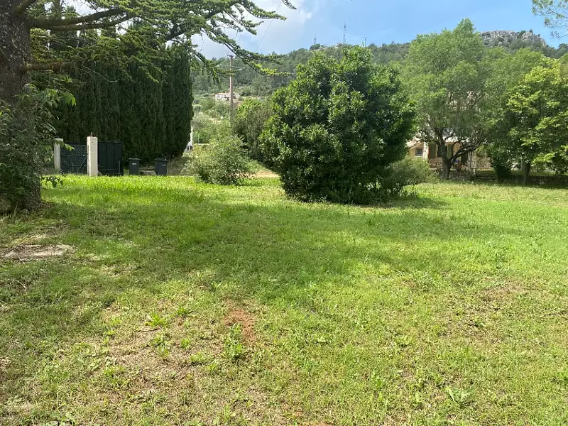 Terrain à bâtir, 960 m² - La Crau (83260)