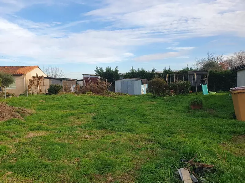 Terrain à bâtir, 450 m² - La Lande-de-Fronsac (33240)