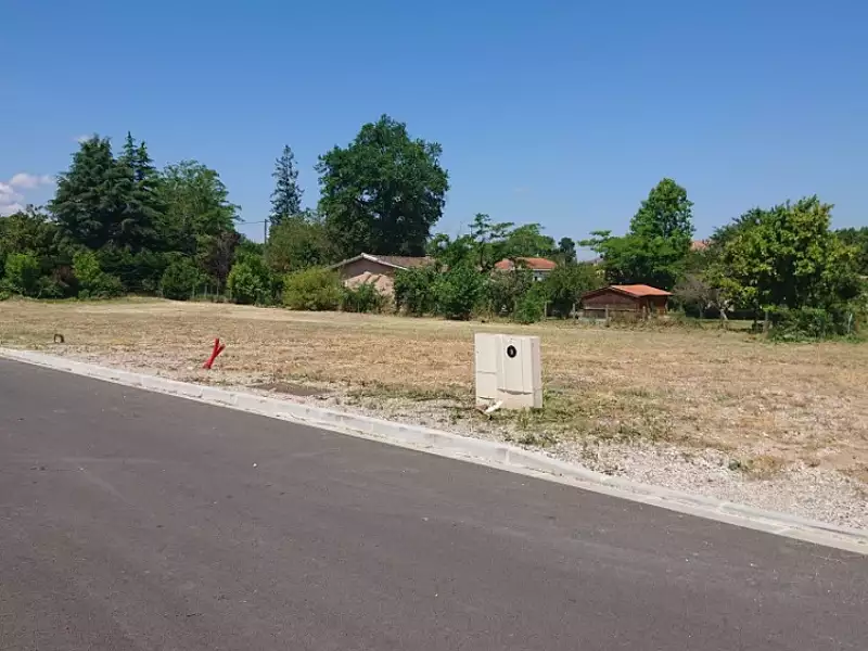 Terrain à bâtir, 600 m² - Landiras (33720)