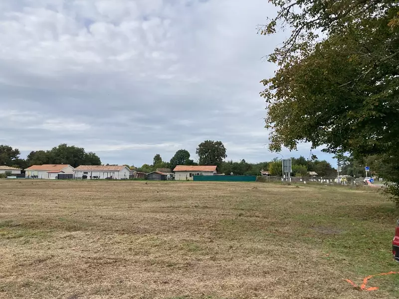Terrain à bâtir, 824 m² - Saint-Magne (33125)