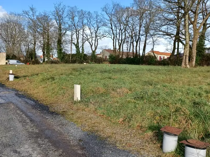 Terrain à bâtir, 430 m² - Beaulieu-sous-la-Roche (85190)