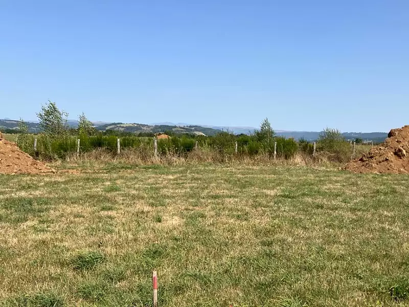 Terrain à bâtir, 639 m² - Arpajon-sur-Cère (15130)
