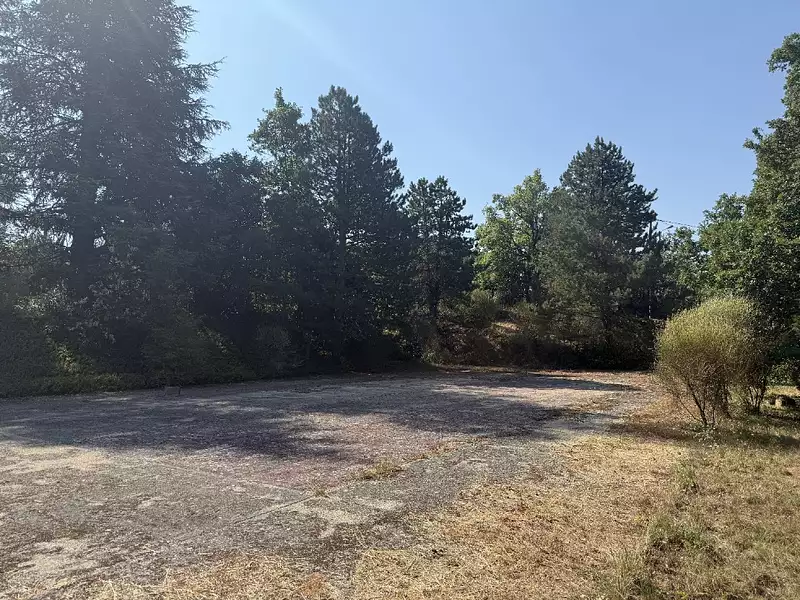 Terrain à bâtir, 2 400 m² - Saint-Vallier-de-Thiey (06460)