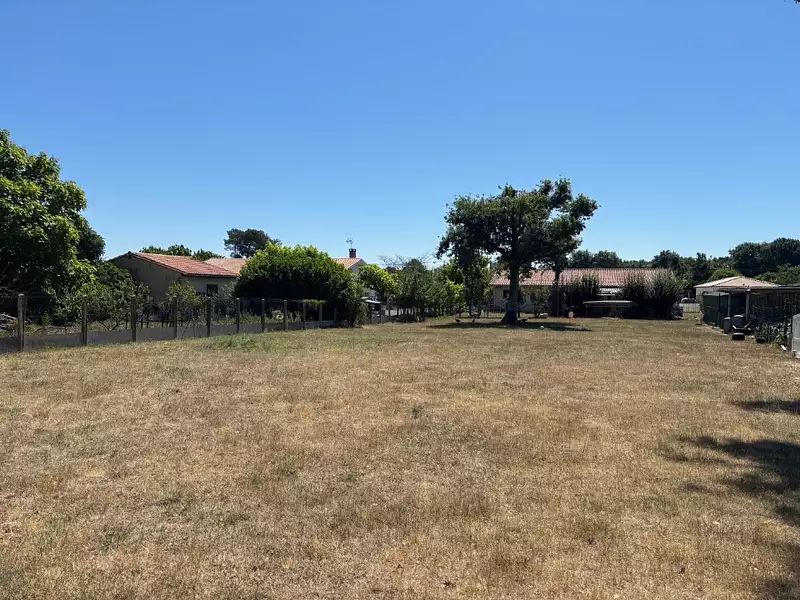 Terrain à bâtir, 726 m² - Lesparre-Médoc (33340)