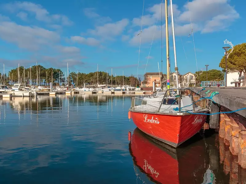 Terrain à bâtir, 716 m² - Hourtin (33990)
