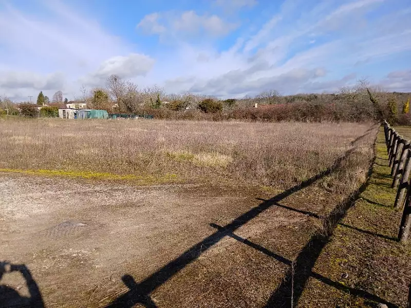 Terrain à bâtir, 1 685 m² - La Tour-Blanche-Cercles (24320)