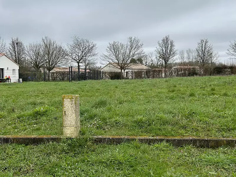 Terrain à bâtir, 537 m² - La Roche-sur-Yon (85000)