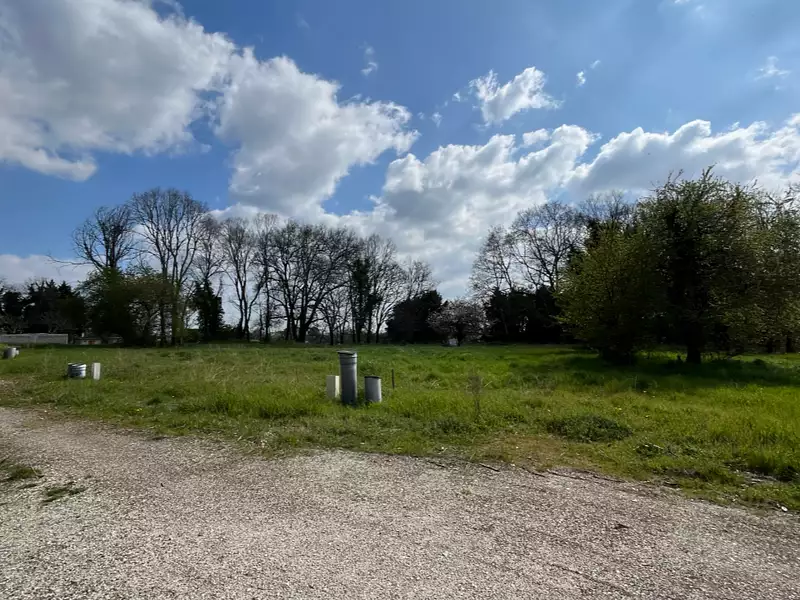 Terrain à bâtir, 773 m² - Prignac-et-Marcamps (33710)