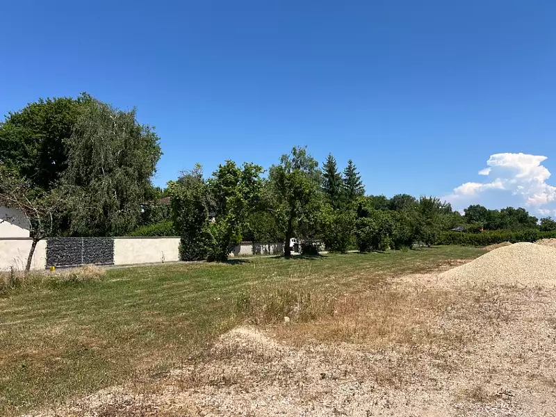 Terrain à bâtir, 713 m² - Sandrans (01400)