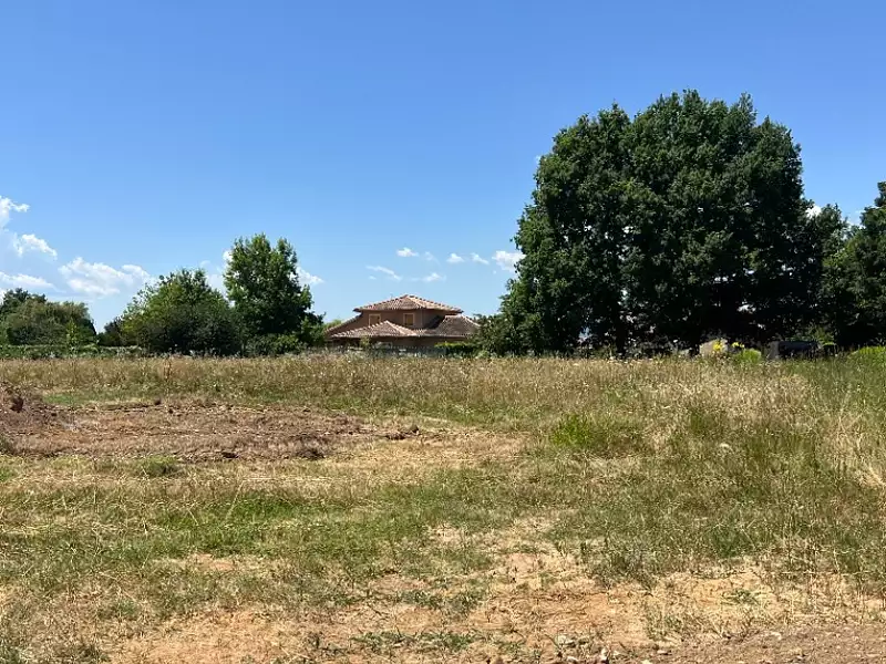 Terrain à bâtir, 753 m² - Bey (01290)