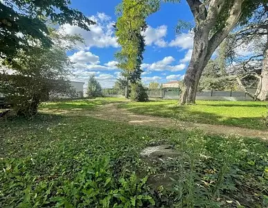 Terrain à bâtir, 700 m²