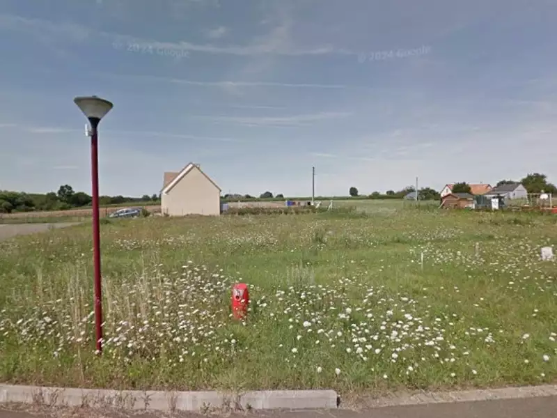 Terrain à bâtir, 742 m² - Crosmières (72200)