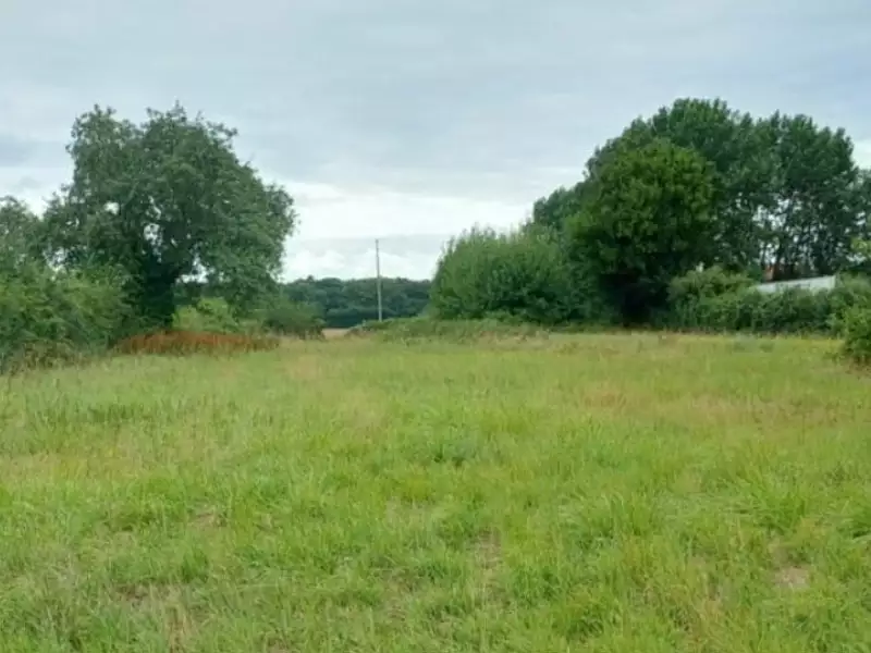 Terrain à bâtir, 3 340 m² - Breteuil (27160)
