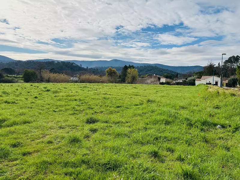 Terrain à bâtir, 967 m² - Pignans (83790)