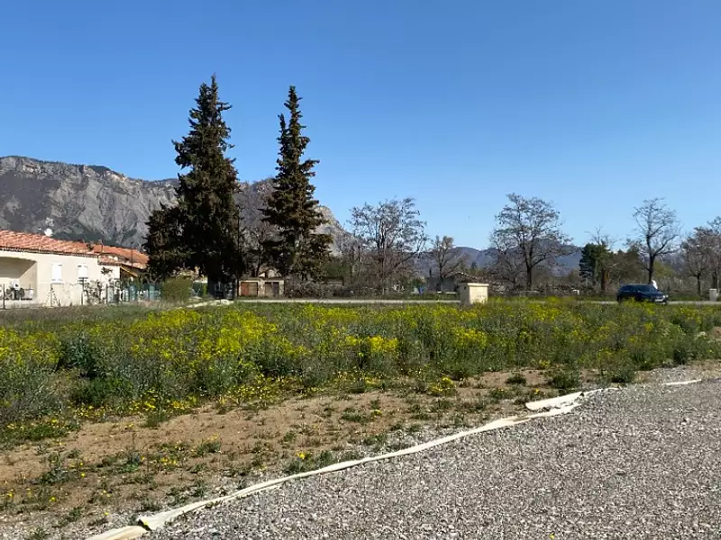 Terrain à bâtir, 700 m² - Ventavon (05300)