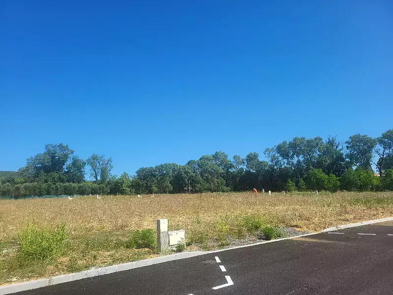 Terrain à bâtir, 700 m² - Bagard (30140)