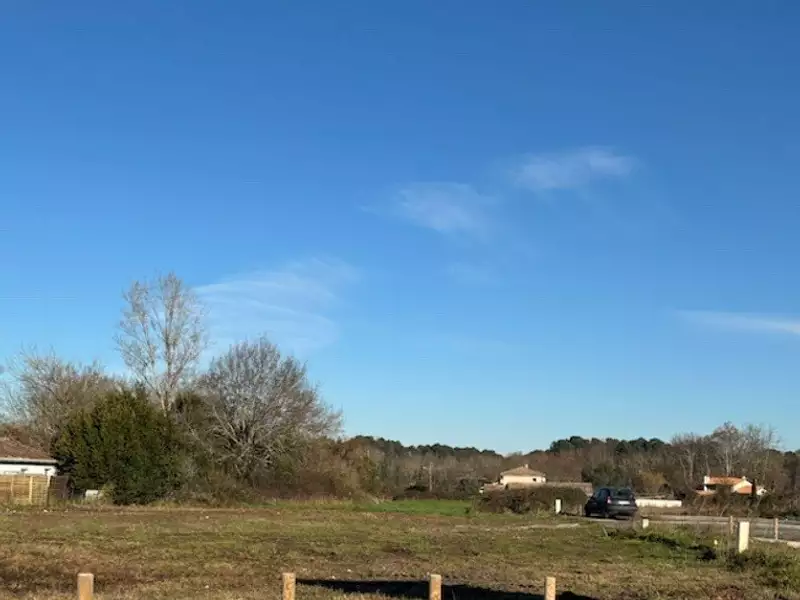 Terrain à bâtir, 654 m² - Le Pian-Médoc (33290)