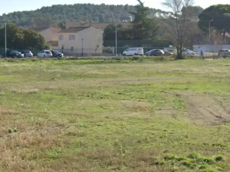 Terrain à bâtir, 372 m² - Peyrolles-en-Provence (13860)