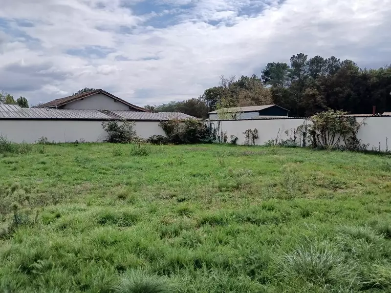 Terrain à bâtir, 824 m² - Le Barp (33114)