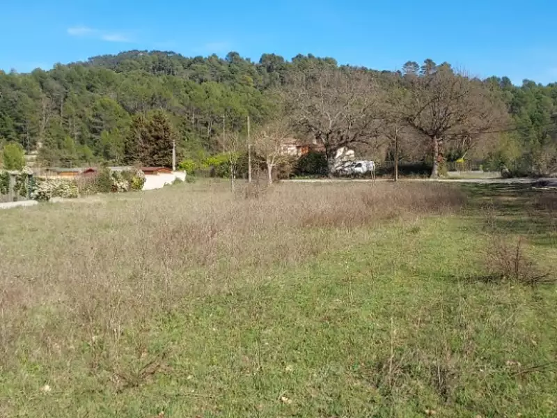 Terrain à bâtir, 1 200 m² - Brue-Auriac (83119)