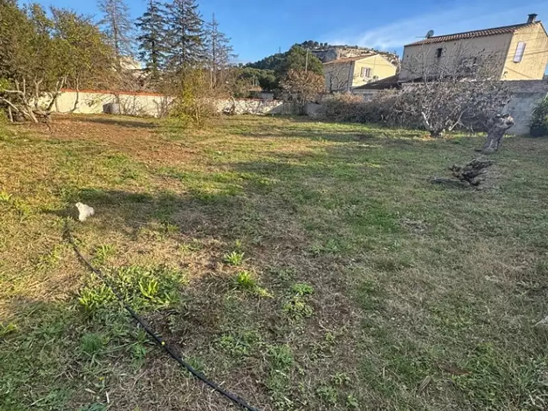 Terrain à bâtir, 450 m² - Gignac-la-Nerthe (13180)