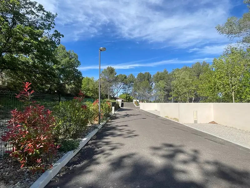 Terrain à bâtir, 425 m² - La Roque-d'Anthéron (13640)