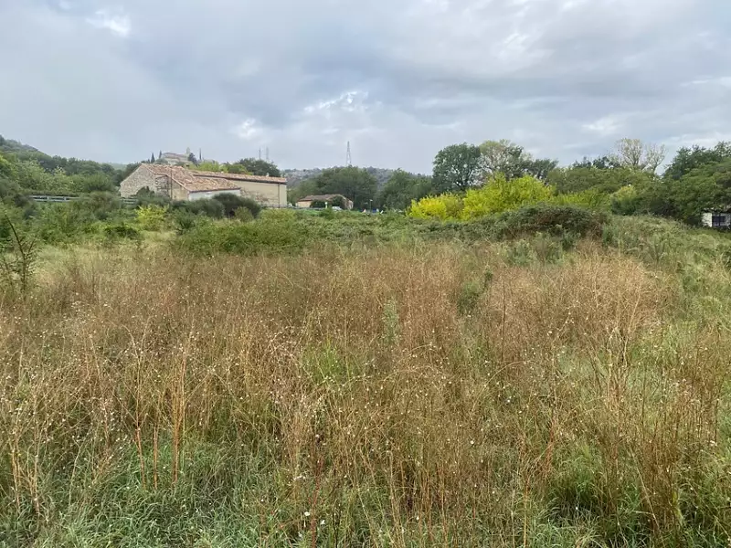 Terrain à bâtir, 400 m² - Malataverne (26780)