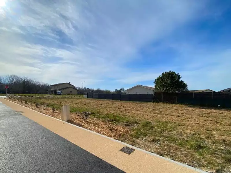 Terrain à bâtir, 580 m² - Madirac (33670)