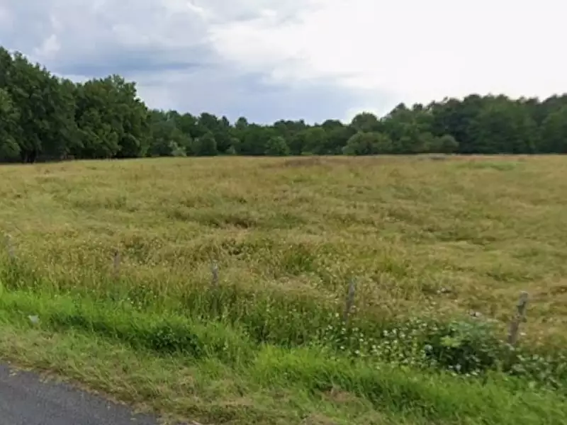 Terrain à bâtir, 850 m² - Bourg (33710)