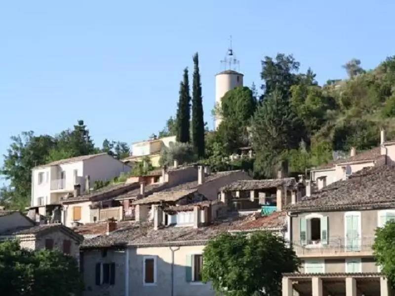 Terrain à bâtir, 743 m² - Estoublon (04270)