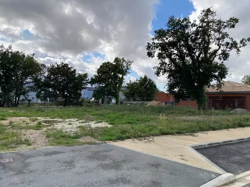 Terrain à bâtir, 900 m² - Ambarès-et-Lagrave (33440)