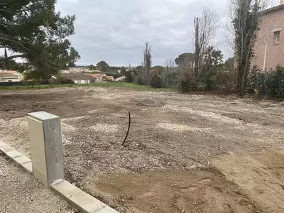 Terrain à bâtir, 744 m²