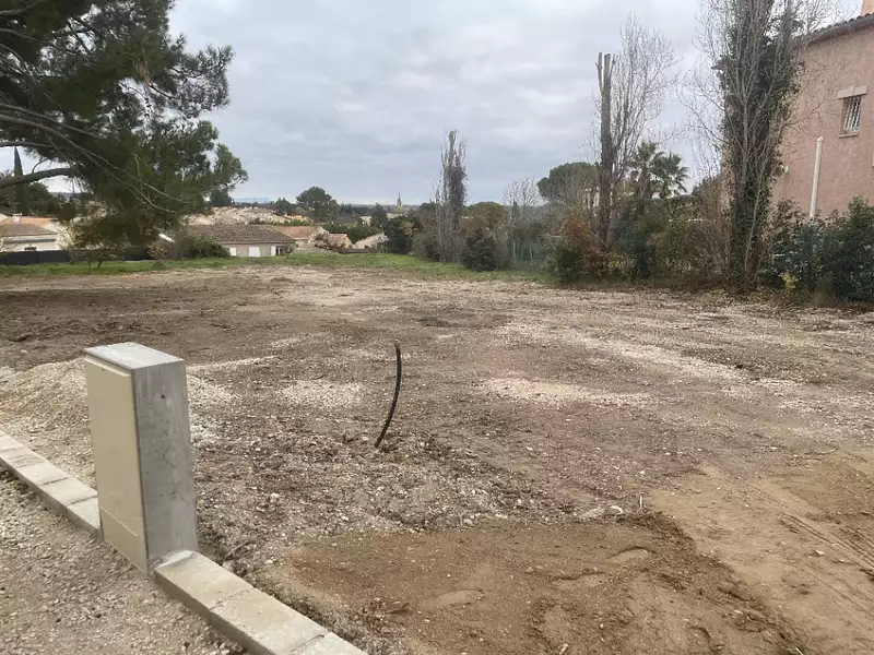 Terrain à bâtir, 744 m² - Pélissanne (13330)
