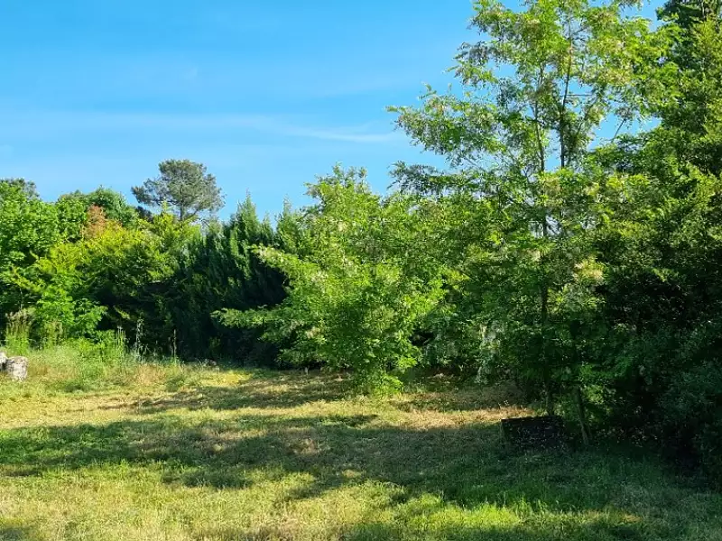 Terrain à bâtir, 400 m² - Avensan (33480)