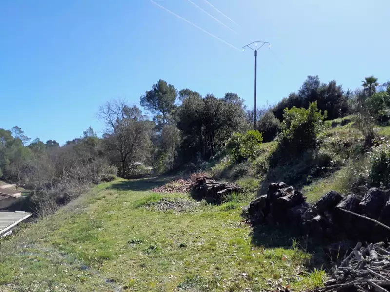 Terrain à bâtir, 3 200 m² - Brignoles (83170)