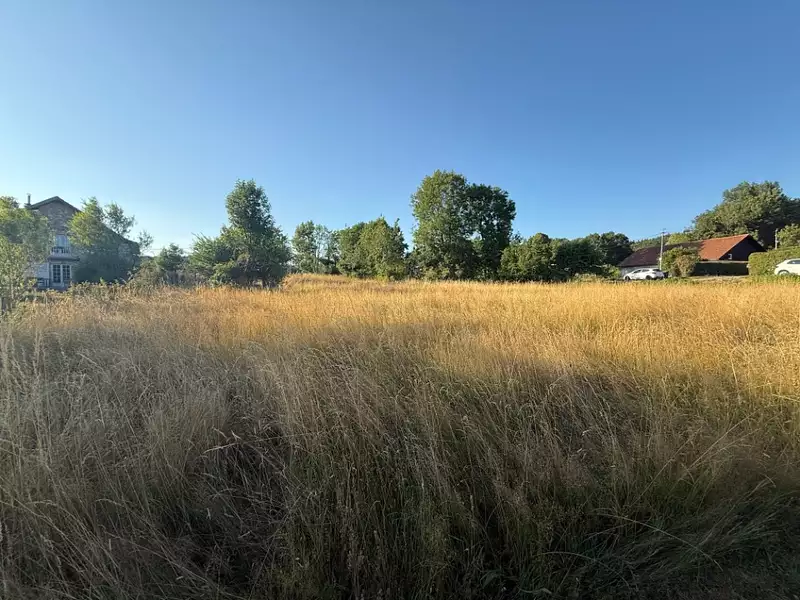 Terrain à bâtir, 1 200 m² - Saint-Genix-les-Villages (73240)
