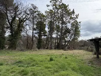 Terrain à bâtir, 2 300 m²